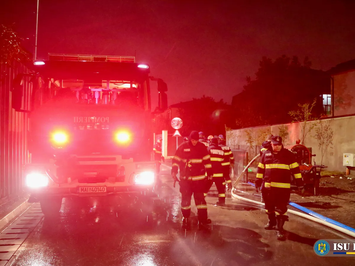 Pompierii au intervenit în cazul acumulrăilor de apă din București - Foto: ISU B-IF