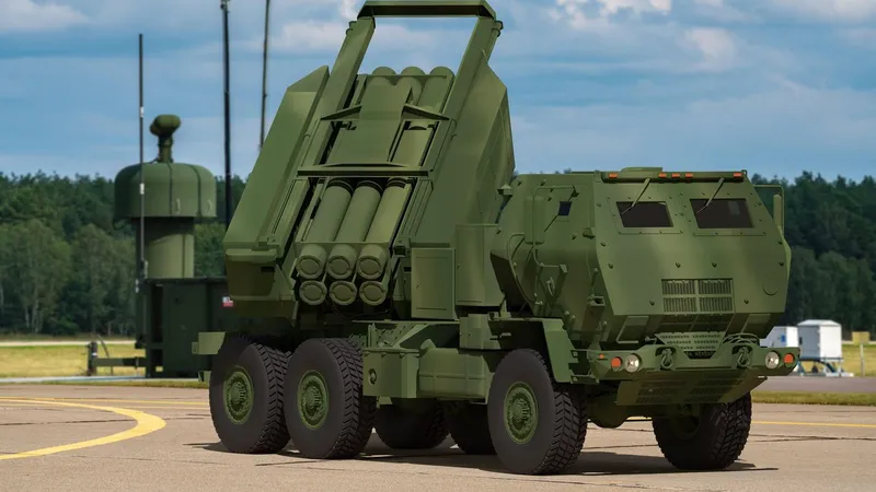 VIDEO Coloană imensă de HIMARS la Focșani. România, protejată de arma care-i dă fiori reci lui Putin/FOTO: Profimedia