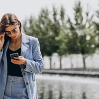 O nouă escrocherie online ia amploare. Totul începe cu un mesaj pe telefon. La ce să fii atent - Foto: Freepik (Imagine cu rol ilustrativ)
