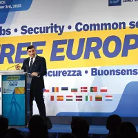 George Simion, liderul AUR, a fost considerat cel mai excentric participant la reuniunea extremei drepte europene de la Florența - Foto: Profimedia Images