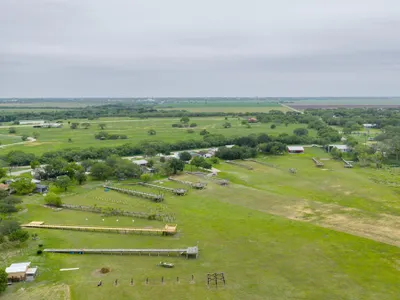 Docuri pe o porțiune secată a lacului Corpus Christi, pe 7 mai 2026, în Mathis, Texas Foto: profimediaimages