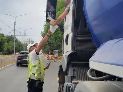 Noi restricții, taxe și amenzi, pentru accesul camioanelor, al basculantelor și al altor utilaje în București - Foto: Facebook / PMB