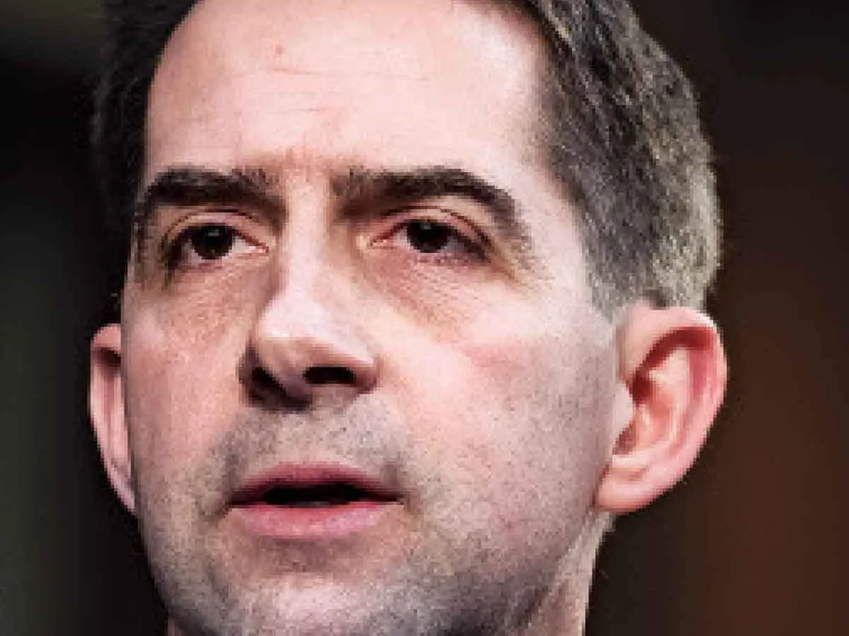 Senatorul Tom Cotton a fost un susținător timpuriu al teoriei scurgerilor din laborator