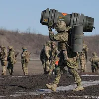 Ucraina a impus legea marțială pentru 30 de zile. Aeroportul internațional a fost bombardat  / DW