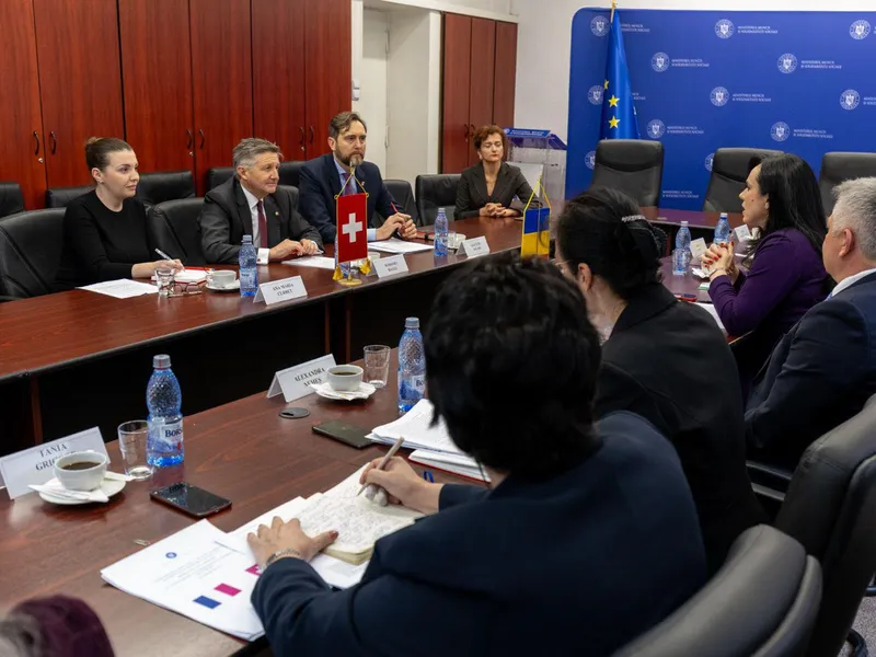 Ajutor la pensie pentru 2.000 de localități. Sunt 815.000.000€. Cum pot beneficia pensionarii? - Foto: Facebook / Ministerul Muncii