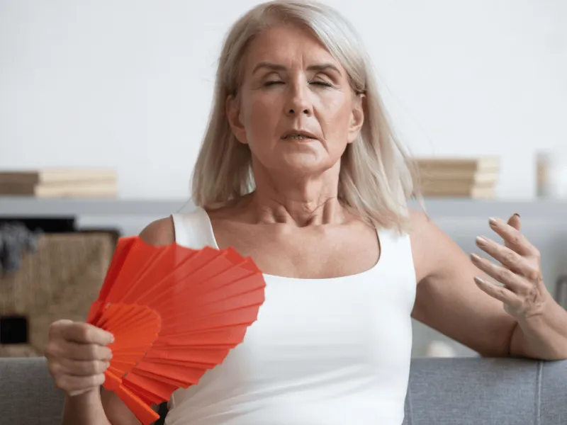 Alimentul din bucătărie care ajută femeile aflate la menopauză să scape de bufeuri. O sticlă - 5 lei - Foto: Istock / imagine cu rol ilustrativ