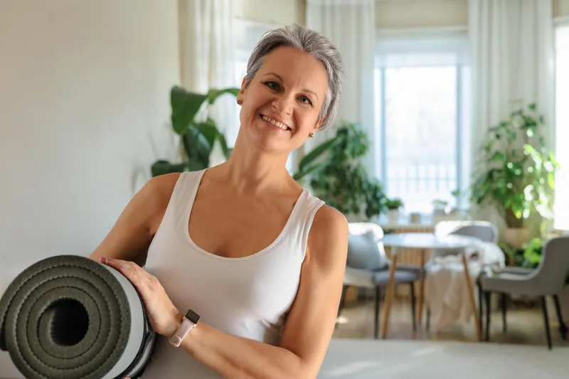 Pensionară la pensei face sport - Foto: Freepik