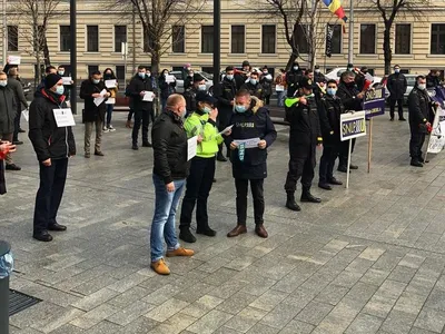 Bugetarii protestează în faţa Ministerului Muncii şi la prefecturile din Bacău, Timiş şi Cluj/FOTO: Publisind