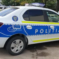 Un bărbat din Capitală stă de 12 ore pe un bloc și amenință că se aruncă. Și-a înjunghiat și iubita  - Foto: Arhiva / imagine cu caracter ilustrativ