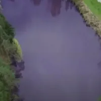 Un lac din Europa a devenit violet peste noapte. Care este explicația acestui fenomen? - Foto:  Captură video Youtube / CityNews  /