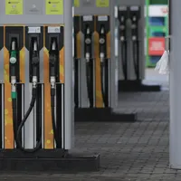 Prețul barilului de petrol a sczăut sub 100 $, dar motorina costă tot peste 8,2 lei/litru în România Foto: INQUAM Photos/ Octav Ganea