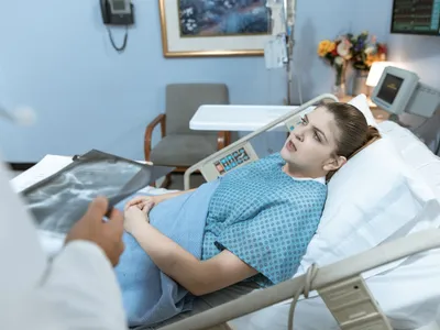 Pacientă pe patul de spital - Foto: Pexels (cu rol ilustrativ)
