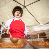 Motivul pentru care se mănâncă fasole cu ciolan de Ziua Națională. Ce fac românii de 1 decembrie? - Foto: Click / imagine cu caracter ilustrativ