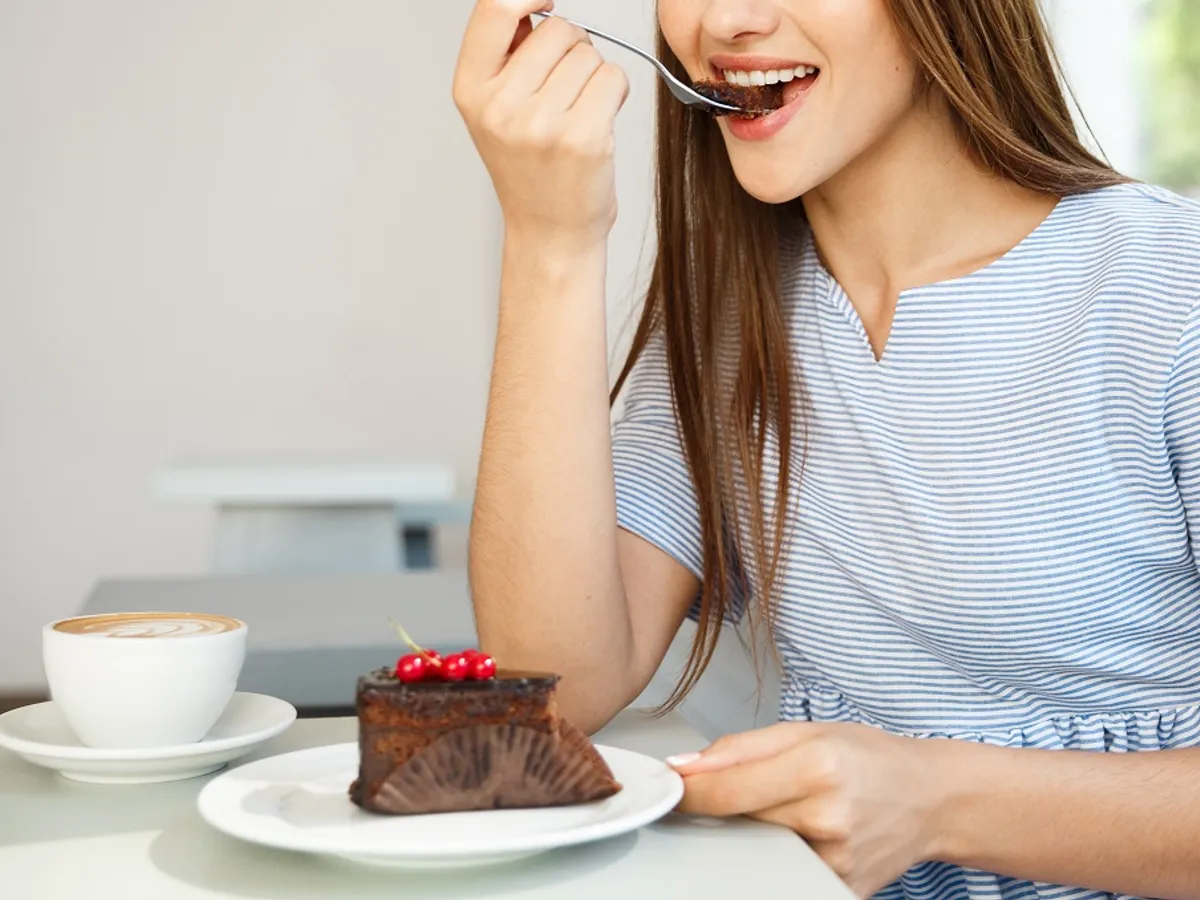 O fată de 17 ani a murit după ce a mâncat o prăjitură. Cine a ucis-o? „Pentru cea mai frumoasă fată” - Foto: freepik (rol ilustrativ)