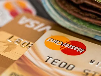 Cresc salariile minime de la 1 iulie. Câți bani vor primi angajații pe card în două luni  foto: Pexels (fotografie cu caracter ilustrativ)