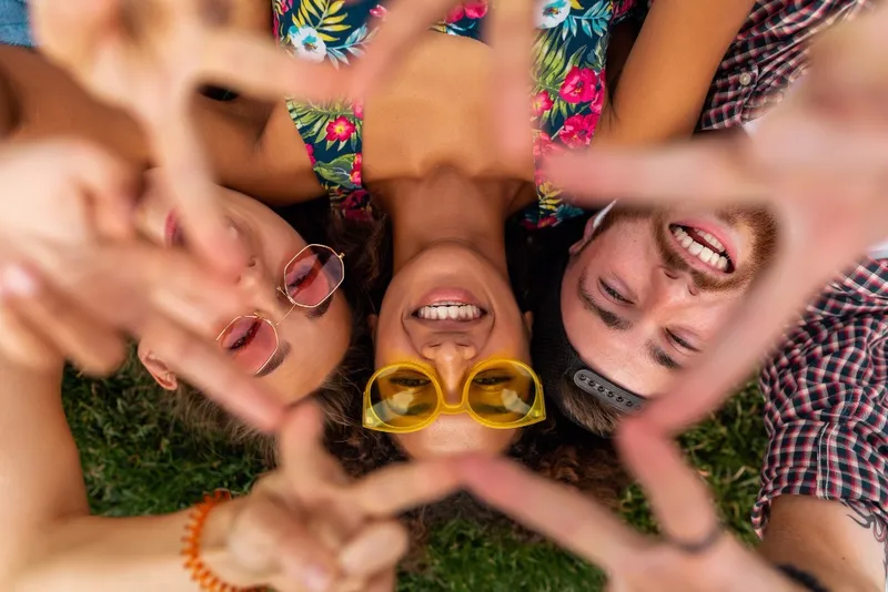 Oameni fericiți - Foto: Freepik (rol ilustrativ)