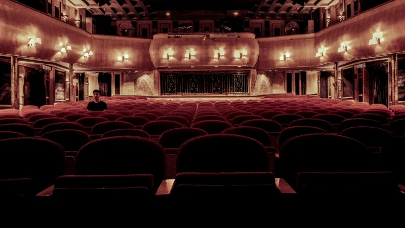 De ce a fost eliminat scaunul cu cifra 13 dintr-un teatru din România? Spectatorii au decis Foto: Pexels (fotografie cu caracter ilustrativ)