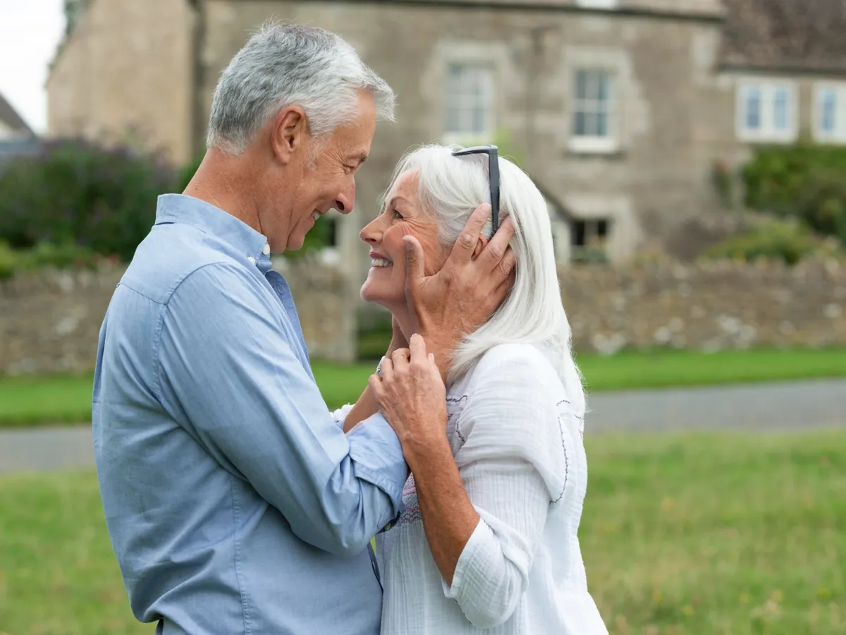 Întâlnirile după vârsta de 50 de ani. Cum să îți oferi o nouă șansă la dragoste