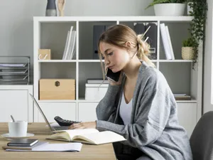 Declaraţia unică de venit a fost actualizată. Ce se întâmplă cu coasiguraţii eliminaţi? - Foto: Freepik/CC0