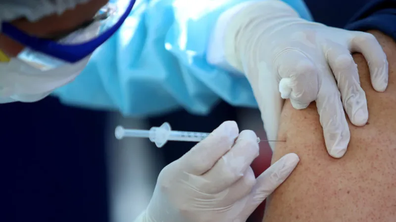 Bucureștiul a ajuns la o rată de acoperire vaccinală de aproape 47%. Șapte județe, sub 19%. / Foto: digi24.ro