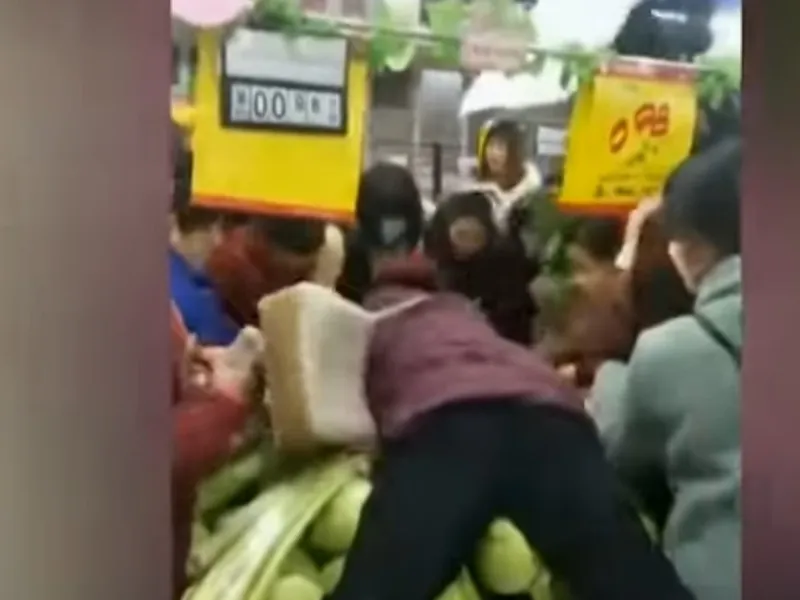 Disperare în China, pe fondul pandemiei. FOTO: Captură video