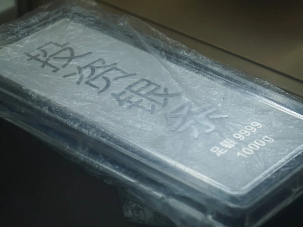 Argintul a atins un nou maxim istoric, pe măsură ce speculatorii profită de trendul ascendent