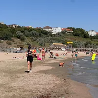 Cât de costă o zi la mare, în Constanța? O apă la 330 ml este 12 lei, iar o pizza 70 de lei - Foto: Newsweek / imagine cu rol ilustrativ