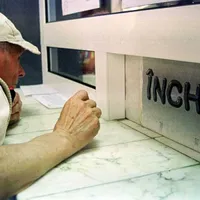 Circa 70% dintre români își consumă cel puțin o zi de concediu pentru interacțiunea cu statul. / Foto: psnews.ro