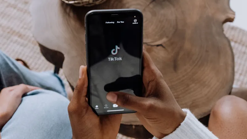 TikTok respinge apelurile către proprietarii chinezi, ByteDance, de a-şi vinde participaţiile - Foto: Pexels/cottonbrostudio