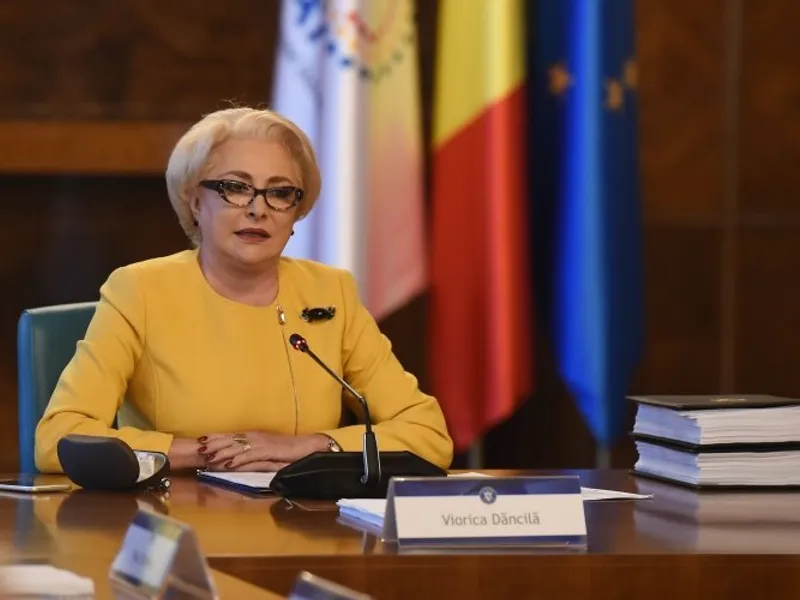 Premierul Dăncilă, lecturând obișnuitul discurs care precede ședința de guvern Foto: Guvernul României