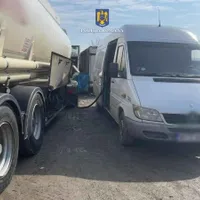 Cum a transformat un român o dubă în instalație de furat carburant din cisterne. Hoțul, arestat. - Foto: Poliția Română