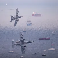 O pereche de A-10 "Warthog" Thunderbolt II în timpul Chicago Air and Water Show/foto: Profimedia Images