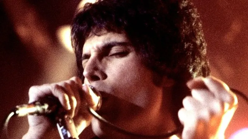 Freddie Mercury, solistul trupei Queen, o mare voce a rockului - Foto: Wikimedia/Lošmi/CC BY-SA 3.0