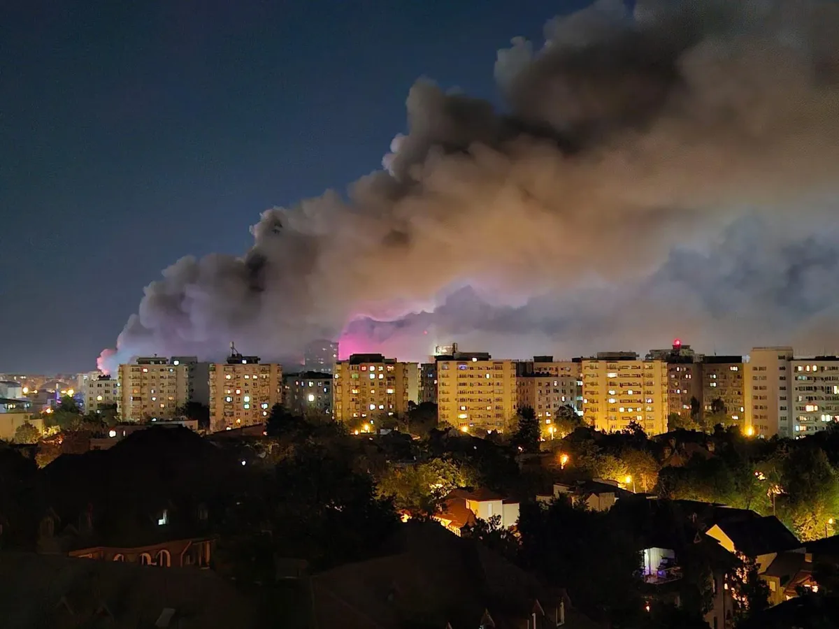 Incendiu platforma Antefrig - Foto: INQUAM PHOTOS / Octav Ganea