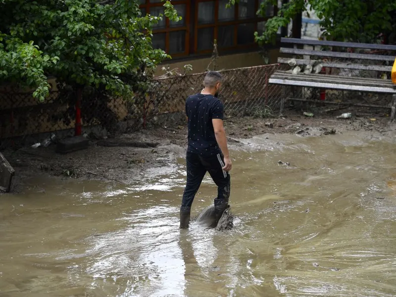 Pericol de viituri. Unde sunt locuinţe cu declaraţii pe proprie răspundere. Sunt pe cursul apei - Foto: INQUAM PHOTOS/Alex Nicodim (imagine cu caracter ilustrativ)