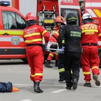 Femeie din București, rănită de o bucată de material desprinsă dintr-un balcon. Cum se simte victima - FOTO:  Profimedia(imagine cu rol ilustrativ)