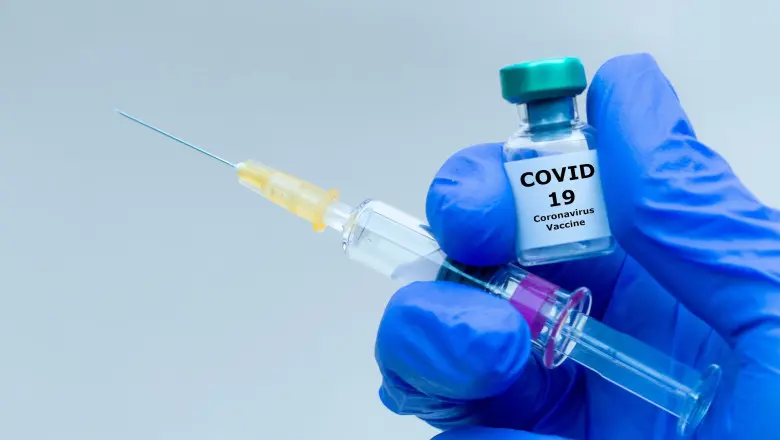 Procentul cazurilor de COVID în rândul persoanelor vaccinate: 0,008%. / Foto: digi24.ro