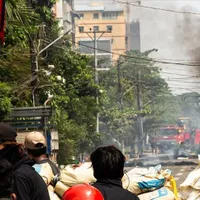 Armata din Myanmar a tras cu aruncătoare de grenade în protestatari. / Foto: aa.com.tr
