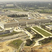 Mai mult de jumătate din banii pe cele  opt programe de înzestrare strategică  ale României se duc la Pentagon