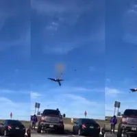 Două avioane militare s-au ciocnit în timpul unui show aerian, în Texas Foto: capturi video Twitter