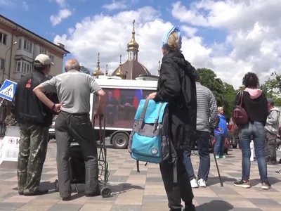 Ecrane TV instalate peste tot în Mariupol pentru a răspândi propaganda rusă/FOTO: Twitter/Mark MacKinnon