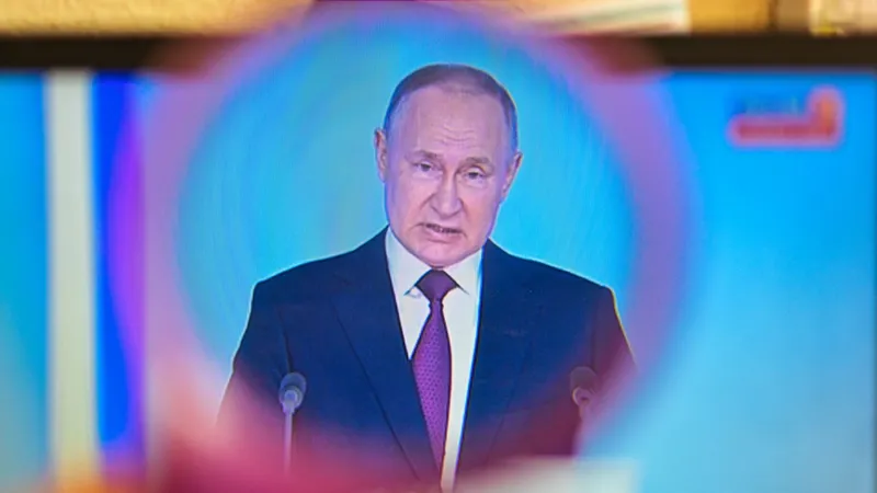 Putin acuză NATO că participă la conflictul din Ucraina prin furnizarea de arme  - Foto: Profimedia Images