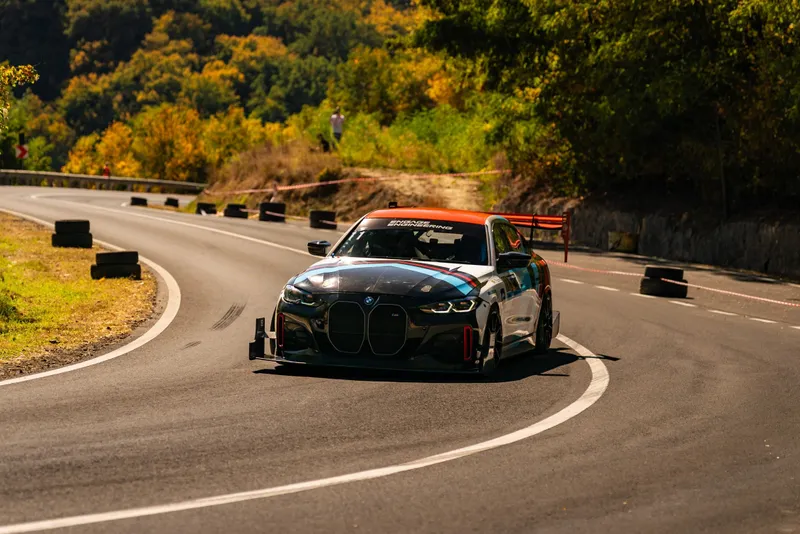 BMW i4 Racing - Foto: BMW