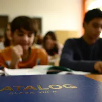 COVID nu a dispărut! Întoarcerea elevilor în bănci pune în pericol familiile cu membri vulnerabili. / Foto: zf.ro