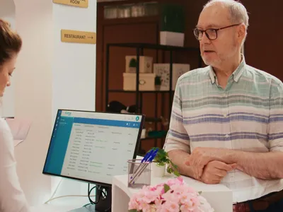 Agent de pază la Casa de Pensii intermedia mita pentru pensie. Pensionarii dădeau 650 de lei șpagă - Foto: Freepik (rol ilustrativ)