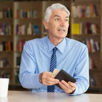 8.200 lei bonus la pensie pentru sute de mii de pensionari. Există o singură condiție să iei banii - Foto: Freepik