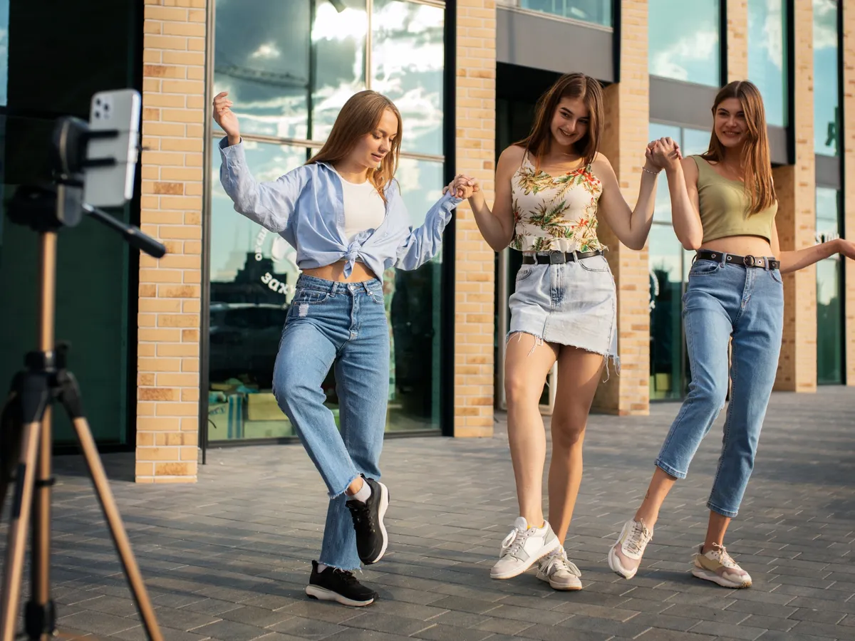 Influenceri Foto: Freepik (imagine cu rol ilustrativ)