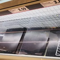 Rafturi goale la Lidl