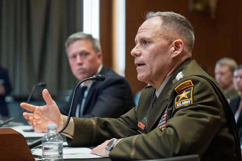muncă în anglia români Generalul Christopher LaNeve, viceșeful Statului Major al Armatei, e considerat alegerea preferată a secretarului Apărării, Pete Hegseth Foto: profimediaimages.ro