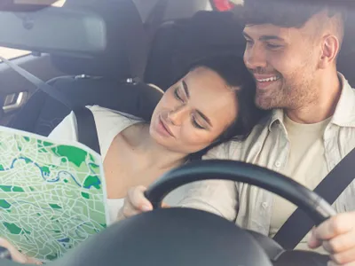 Și o călătorie cu mașina poate fi romantică - Foto: Freepik (imagine cu rol ilustrativ)